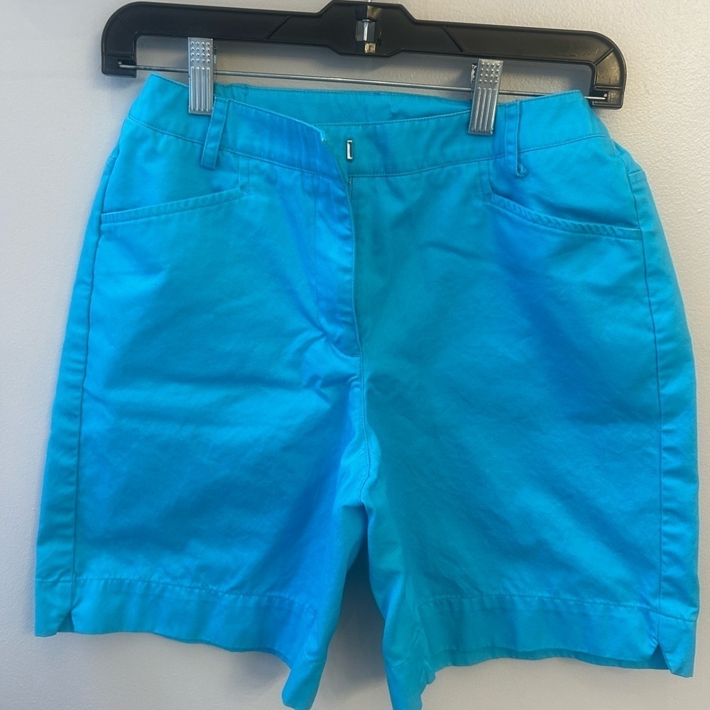 Liz Claiborne essentials woman's size 4 aqua blue cotton shorts